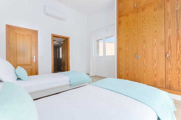 Foto van Vreedzame bergretraite - Vakantiehuis in S'estanyol (colònia De Sant Pere), Illes Balears - BedRoom