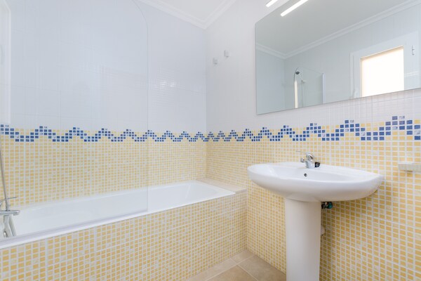 Foto van Vreedzame bergretraite - Vakantiehuis in S'estanyol (colònia De Sant Pere), Illes Balears - BathRoom