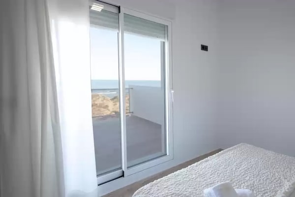 Foto van Modern rijtjeshuis aan zee - Vakantiehuis in Oliva Nova, Valencia - BedRoom