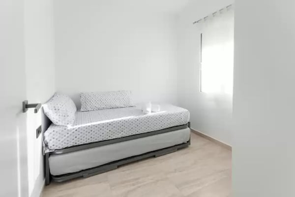 Foto van Modern rijtjeshuis aan zee - Vakantiehuis in Oliva Nova, Valencia - BedRoom