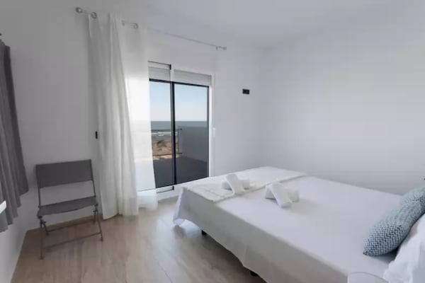 Foto van Modern rijtjeshuis aan zee - Vakantiehuis in Oliva Nova, Valencia - BedRoom