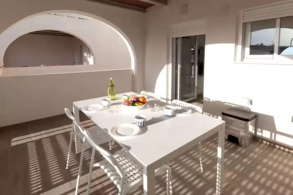 Foto van Modern rijtjeshuis aan zee - Vakantiehuis in Oliva Nova, Valencia - TerraceBalcony
