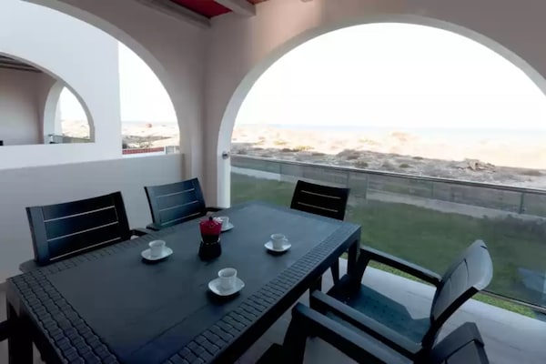 Foto van Modern rijtjeshuis aan zee - Vakantiehuis in Oliva Nova, Valencia - TerraceBalcony