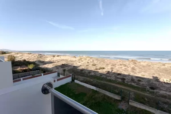 Foto van Modern rijtjeshuis aan zee - Vakantiehuis in Oliva Nova, Valencia - ViewSummer