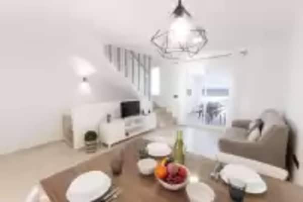 Foto van Modern rijtjeshuis aan zee - Vakantiehuis in Oliva Nova, Valencia - LivingRoom