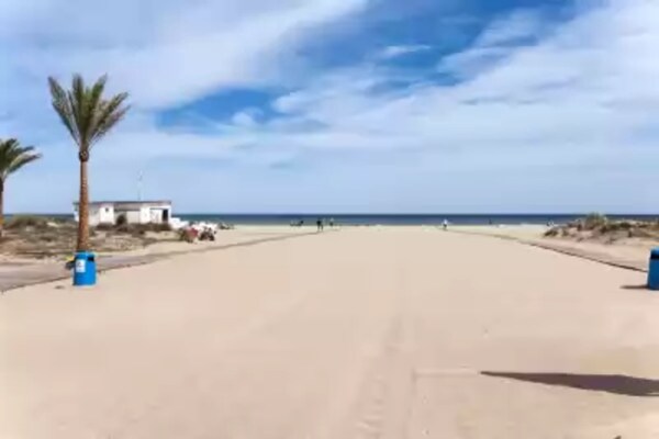 Foto van Modern rijtjeshuis aan zee - Vakantiehuis in Oliva Nova, Valencia - AreaSummer20KM