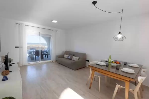 Foto van Modern rijtjeshuis aan zee - Vakantiehuis in Oliva Nova, Valencia - LivingRoom