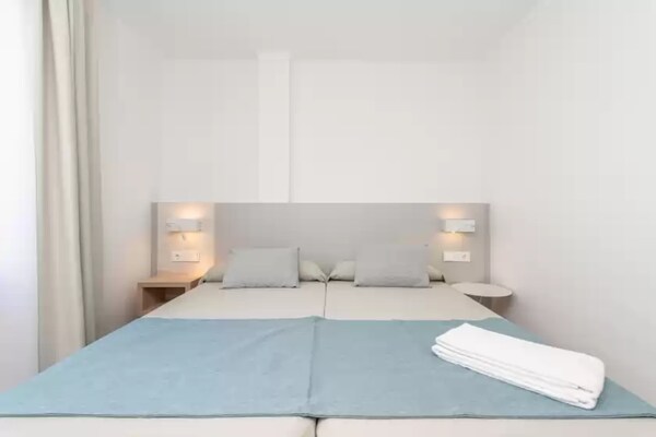 Foto van Modern appartement aan het strand - Vakantiehuis in Canyamel, Illes Balears - BedRoom