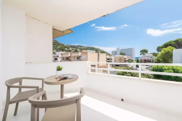 Foto van Modern appartement aan het strand - Vakantiehuis in Canyamel, Illes Balears - TerraceBalcony