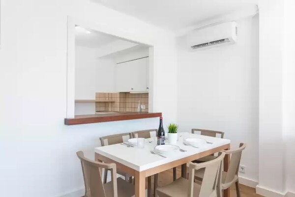 Foto van Modern appartement aan het strand - Vakantiehuis in Canyamel, Illes Balears - DiningRoom