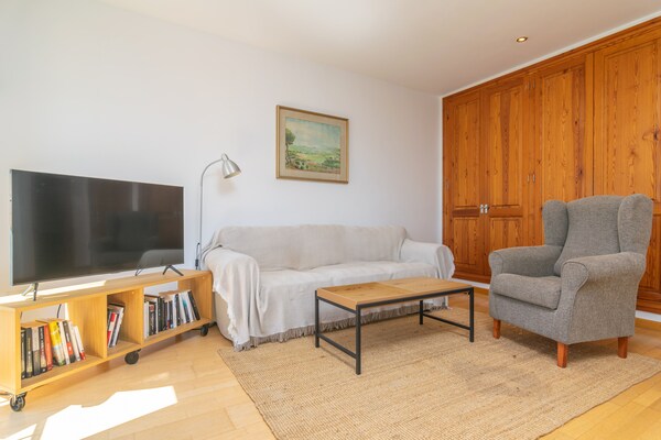 Foto van Stijlvol dorpshuis met zwembad - Vakantiehuis in Ses Salines, Illes Balears - LivingRoom