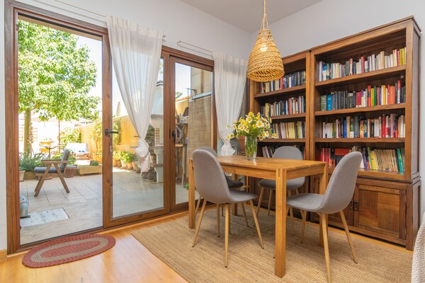 Foto van Stijlvol dorpshuis met zwembad - Vakantiehuis in Ses Salines, Illes Balears - DiningRoom