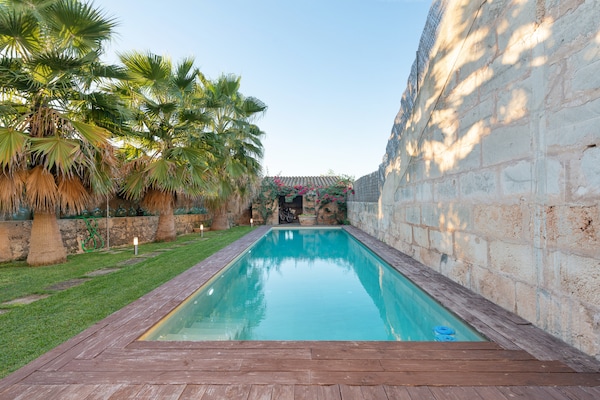 Foto van Algaida villa met zwembad charme - Vakantiehuis in Algaida, Illes Balears - ExteriorSummer