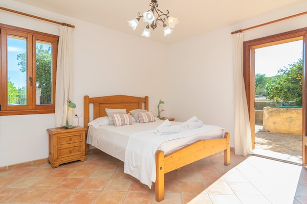 Foto van Rustiek Landgoed in Santa Eugenia met Zwembad - Vakantiehuis in , Illes Balears - BedRoom