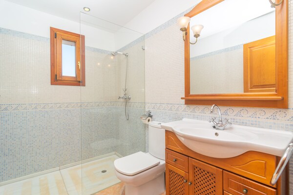 Foto van Rustiek Landgoed in Santa Eugenia met Zwembad - Vakantiehuis in , Illes Balears - BathRoom