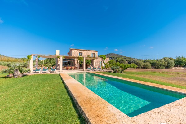 Foto van Villa in Cala Bona met Zwembad & Strand - Vakantiehuis in , Illes Balears - PoolOfHouse