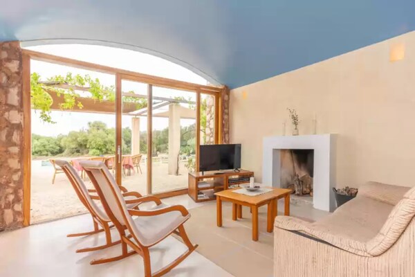 Foto van Villa in Cala Bona met Zwembad & Strand - Vakantiehuis in , Illes Balears - LivingRoom