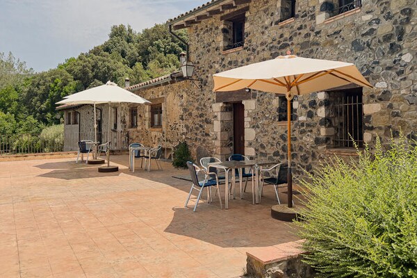 Foto van Appartement in La Garrotxa met uitzicht op het zwembad - Untagged