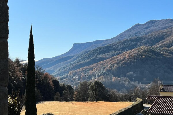 Foto van Appartement in La Garrotxa met uitzicht op het zwembad - Untagged