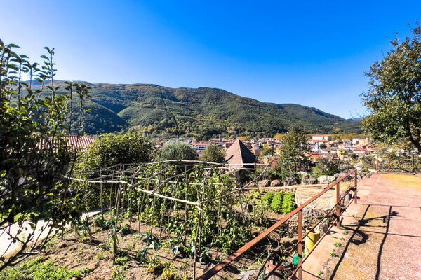 Foto van Appartement in La Garrotxa met uitzicht op het zwembad - Untagged