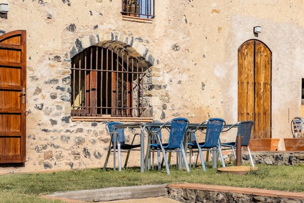 Foto van Appartement in La Garrotxa met uitzicht op het zwembad - Untagged