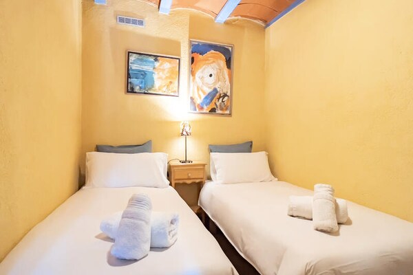 Foto van Appartement in La Garrotxa met uitzicht op het zwembad - Untagged