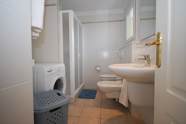 Foto van Kustvilla met wellness - Vakantiehuis in Oliva - BathRoom