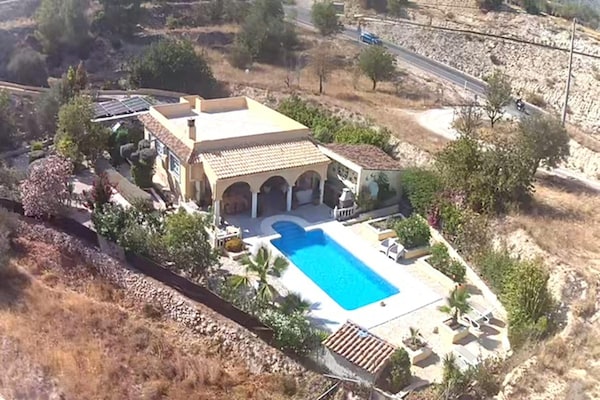 Foto van Finestrat Villa met uitzicht - Vakantiehuis in Finestrat - LivingRoom