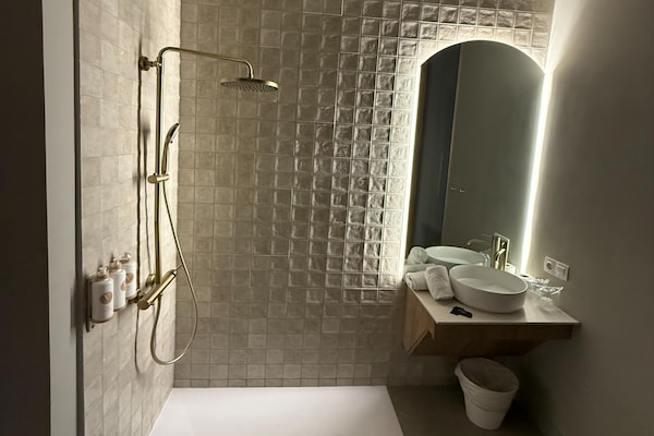 Foto van Appartement La Plaza 2, tweepersoonskamer - Vakantiehuis in Alicante - BathRoom