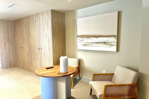 Foto van Appartement La Plaza 2 Deluxe met jacuzzi - Vakantiehuis in Alicante - LivingRoom
