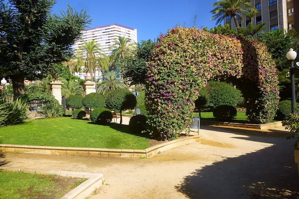 Foto van Appartement La Plaza 2 Deluxe met jacuzzi - Vakantiehuis in Alicante - AreaSummer5KM