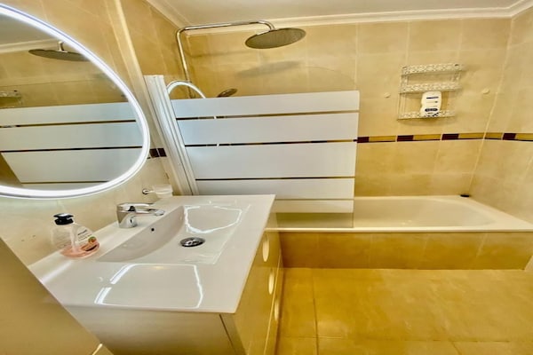 Foto van Huis in Torrevieja bij Strand & Zwembad - Vakantiehuis in Torrevieja - BathRoom