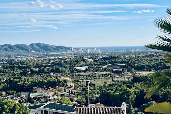 Foto van Charmante villa met privétuin - Vakantiehuis in Alfaz del Pi - ViewSummer