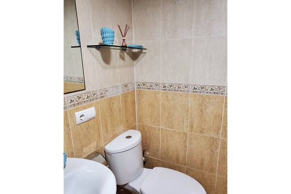 Foto van Appartement een steenworp afstand van het strand - Vakantiehuis in Almeria - BathRoom