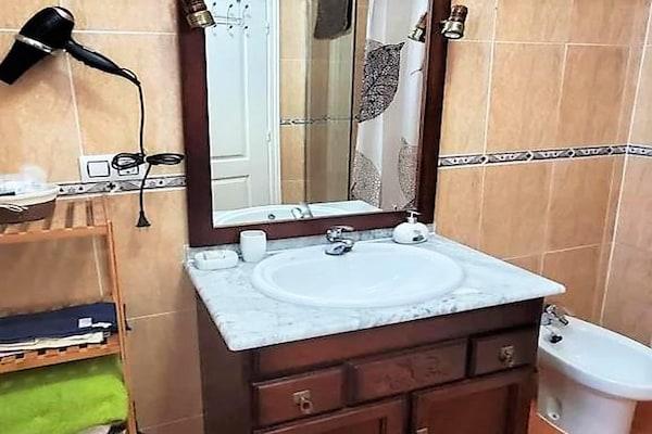 Foto van Duplex in Urb Naturista vlakbij strand en zwembad - Vakantiehuis in Vera Playa - BathRoom