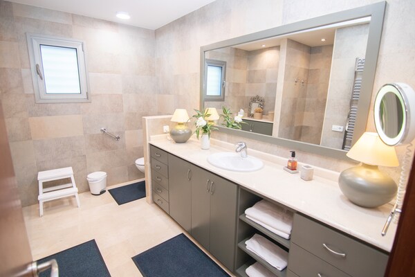 Foto van Villa in Marratxí bij Fashion Outlet - Vakantiehuis in Marratxí - BathRoom