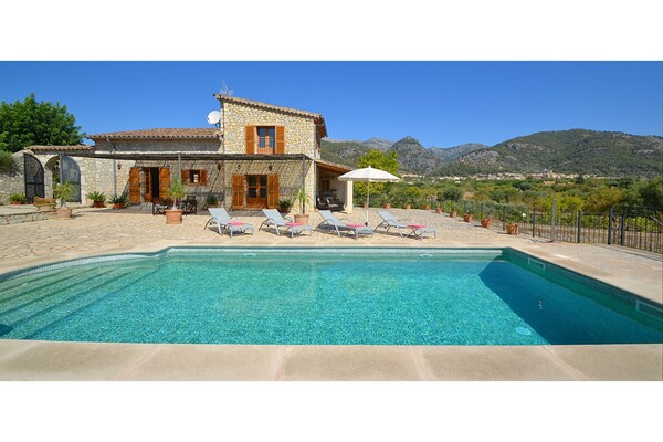 Foto van Villa op Mallorca bij het Strand - Vakantiehuis in Selva - ExteriorSummer