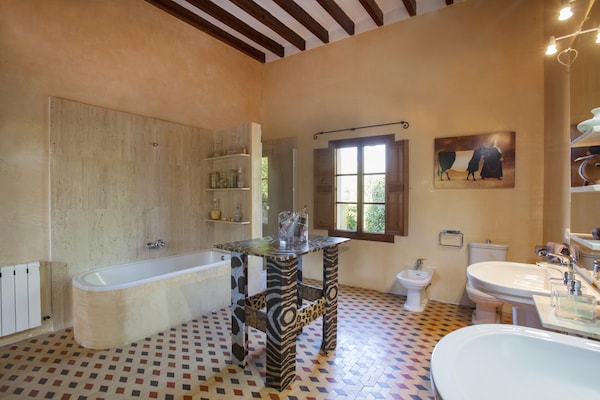 Foto van Landhuis in Lloseta met Zwembad & Terras - Vakantiehuis in Lloseta - BathRoom
