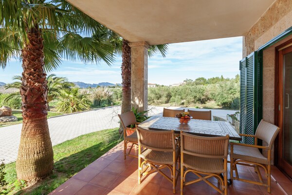 Foto van Huis in Alcudia met zwembad en zeezicht - Vakantiehuis in Alcudia - TerraceBalcony