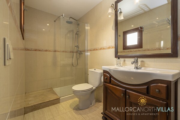 Foto van Huis in Pollensa bij Cala Barqués Strand - Vakantiehuis in Pollensa - BathRoom