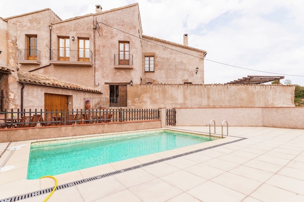 Foto van Cottage in Maians met gedeeld zwembad - Vakantiehuis in Maians-Castellfollit del Boix - ExteriorSummer