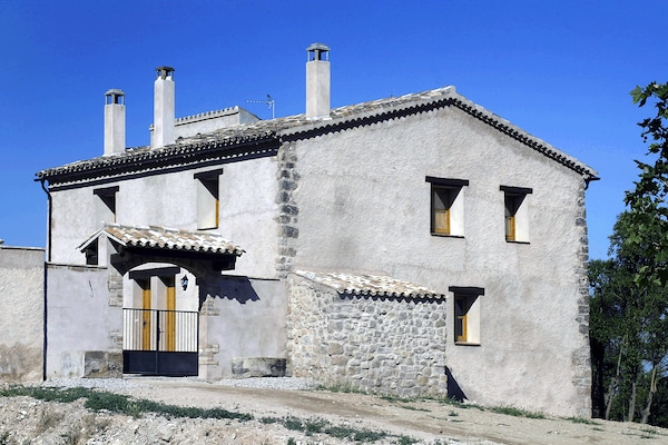 Foto van Cottage in Maians met gedeeld zwembad - Vakantiehuis in Maians-Castellfollit del Boix - ExteriorSummer
