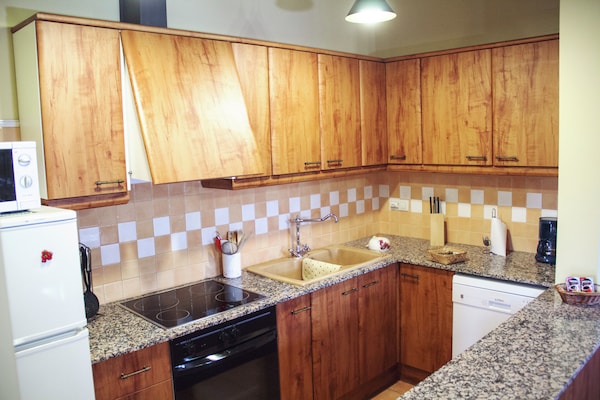 Foto van Cottage in Maians met gedeeld zwembad - Vakantiehuis in Maians-Castellfollit del Boix - Kitchen