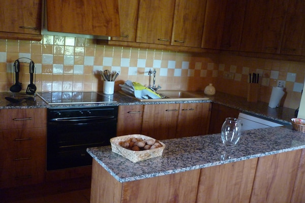 Foto van Cottage in Maians met gedeeld zwembad - Vakantiehuis in Maians-Castellfollit del Boix - Kitchen