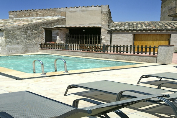 Foto van Cottage in Maians met gedeeld zwembad - Vakantiehuis in Maians-Castellfollit del Boix - PoolOfHouse