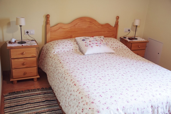 Foto van Cottage in Maians met gedeeld zwembad - Vakantiehuis in Maians-Castellfollit del Boix - BedRoom