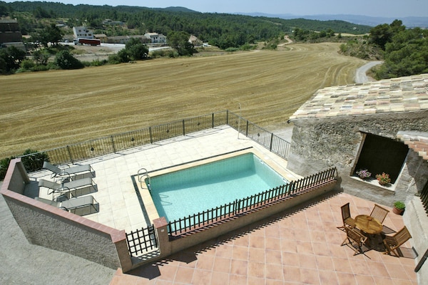 Foto van Cottage in Maians met gedeeld zwembad - Vakantiehuis in Maians-Castellfollit del Boix - PoolOfHouse