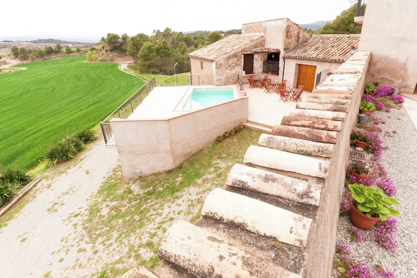 Foto van Cottage in Maians met gedeeld zwembad - Vakantiehuis in Maians-Castellfollit del Boix - ViewSummer