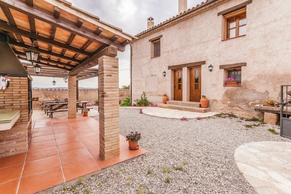 Foto van Cottage in Maians met gedeeld zwembad - Vakantiehuis in Maians-Castellfollit del Boix - GardenSummer