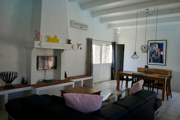 Foto van Aangename vakantiewoning in Santa Cristina d'Aro met zwembad - LivingRoom